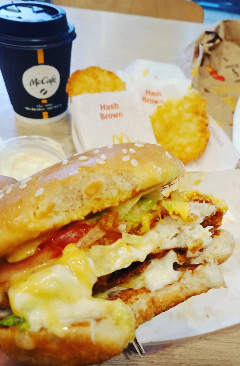 Cajun Chicken Deluxe Burger with Hashbrowns
