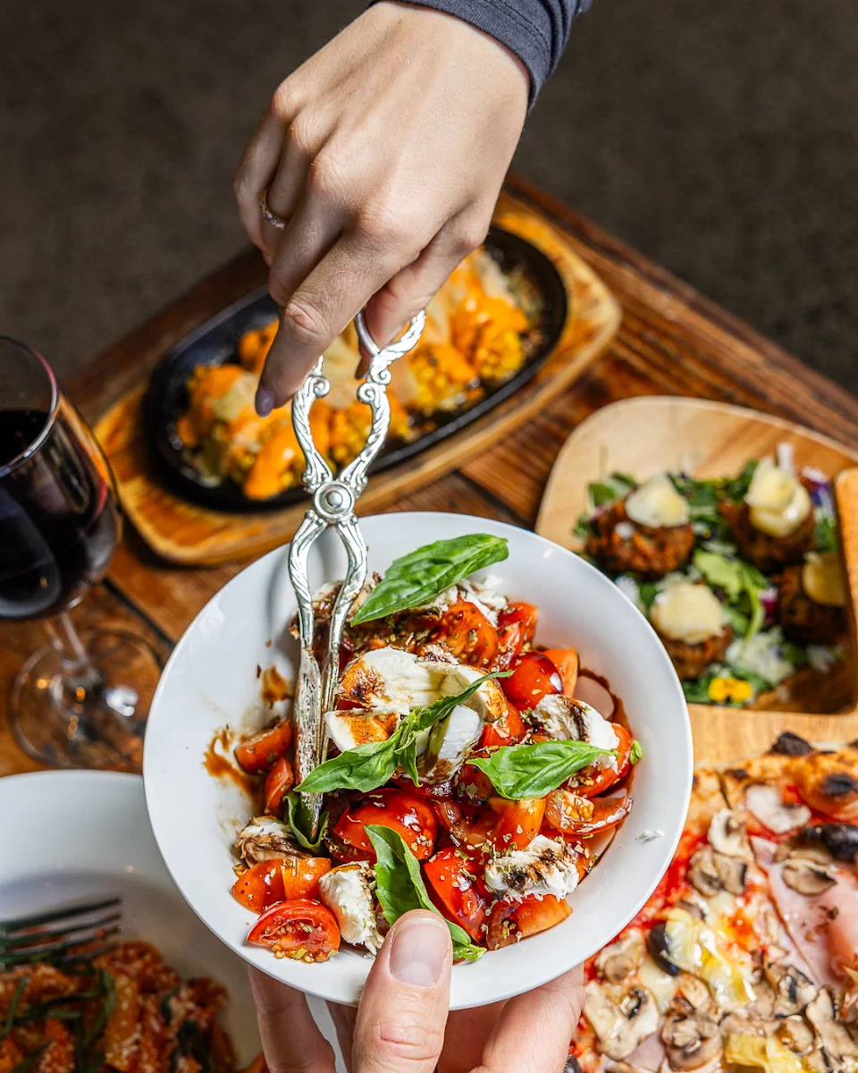 Caprese Salad w Imported Italian Burrata