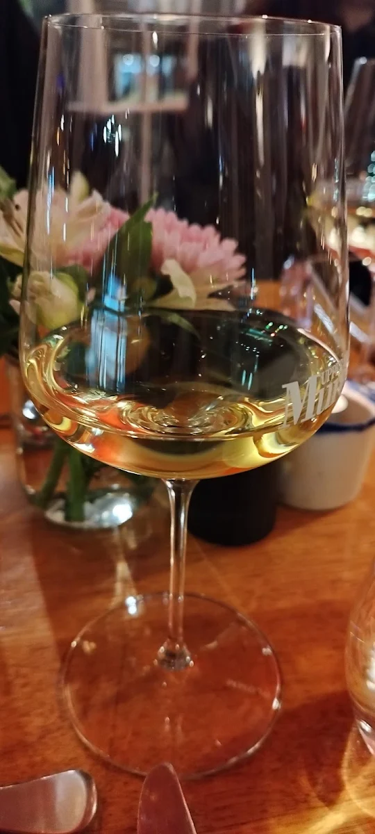 Wine, Mures Upper Deck
