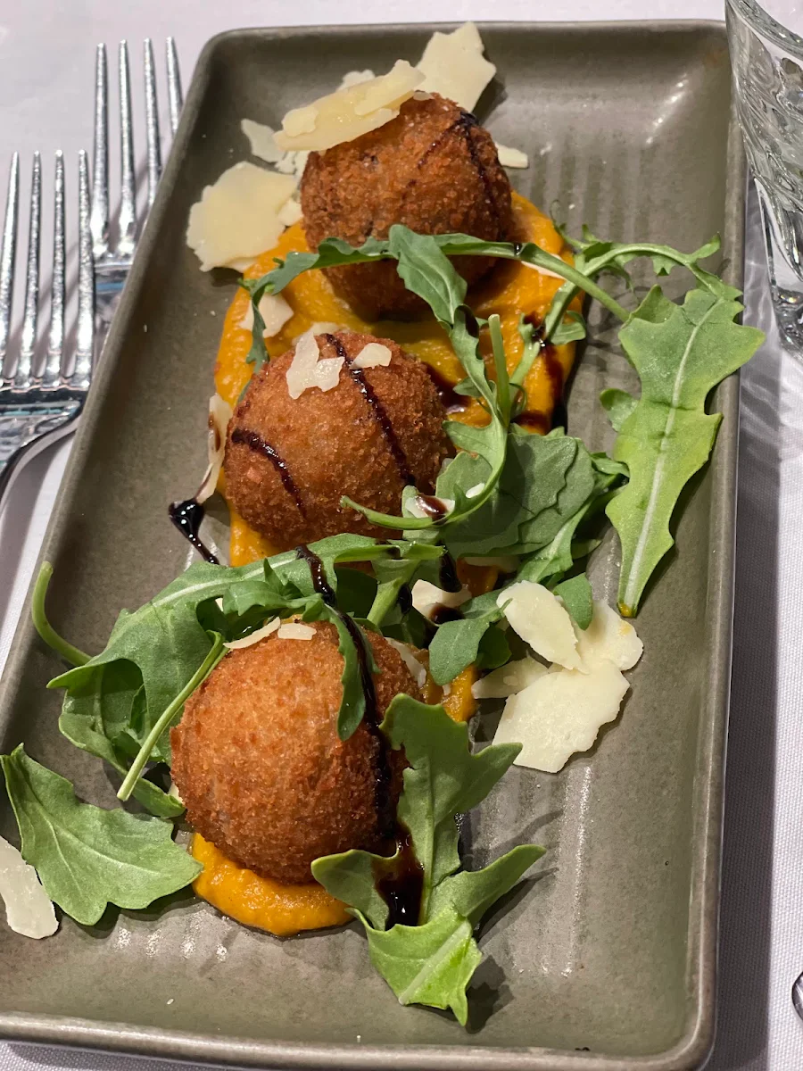 Highlights, Pink Hill Hotel Bistro