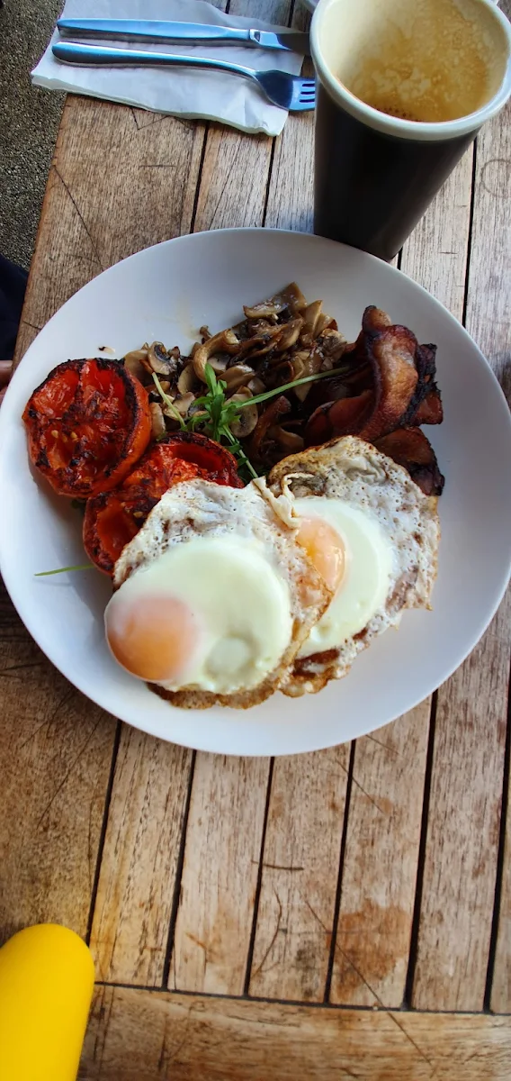 Eggs on Toast with Bacon and Roasted Tomato and Mushrooms
