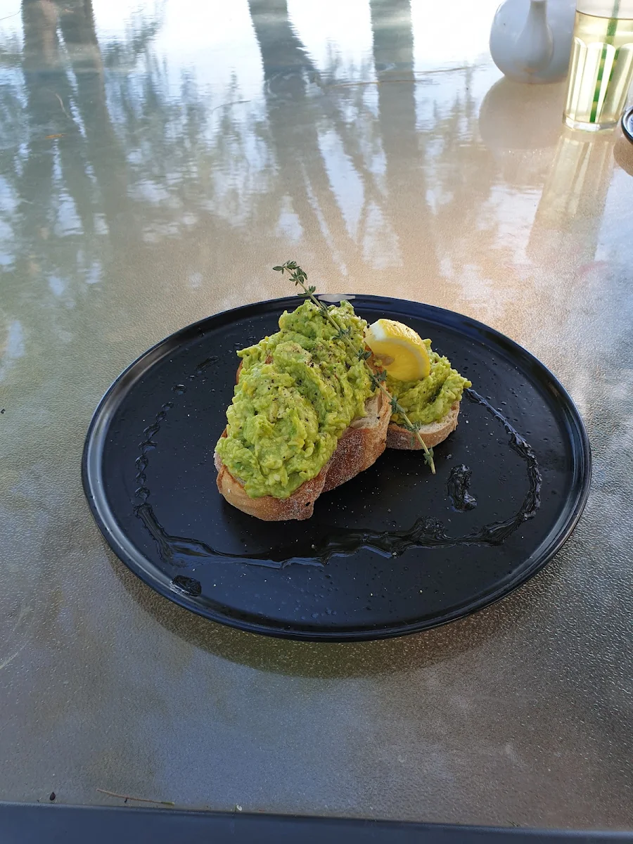 Smashed Avocado Toast, De La Plage