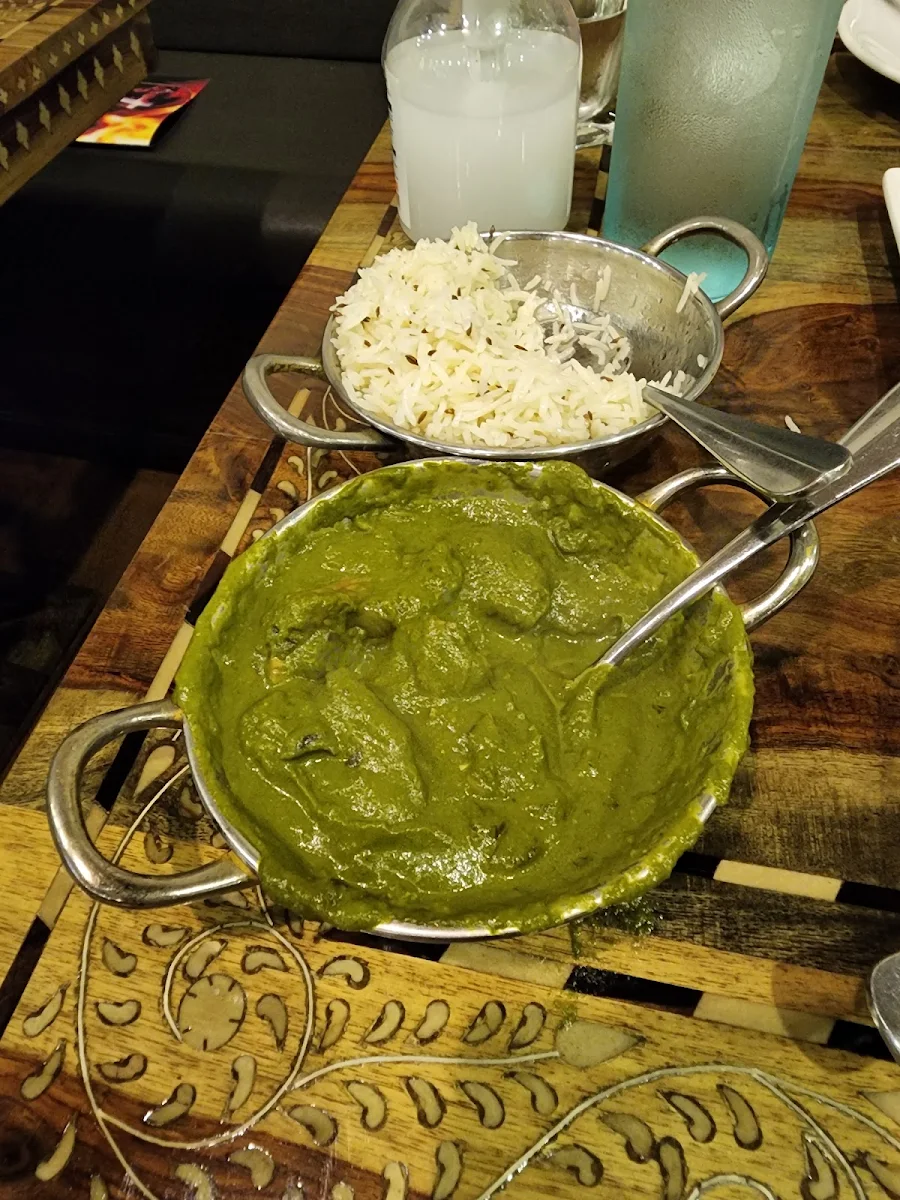 Saag Chicken, Aamaya Indian Restaurant