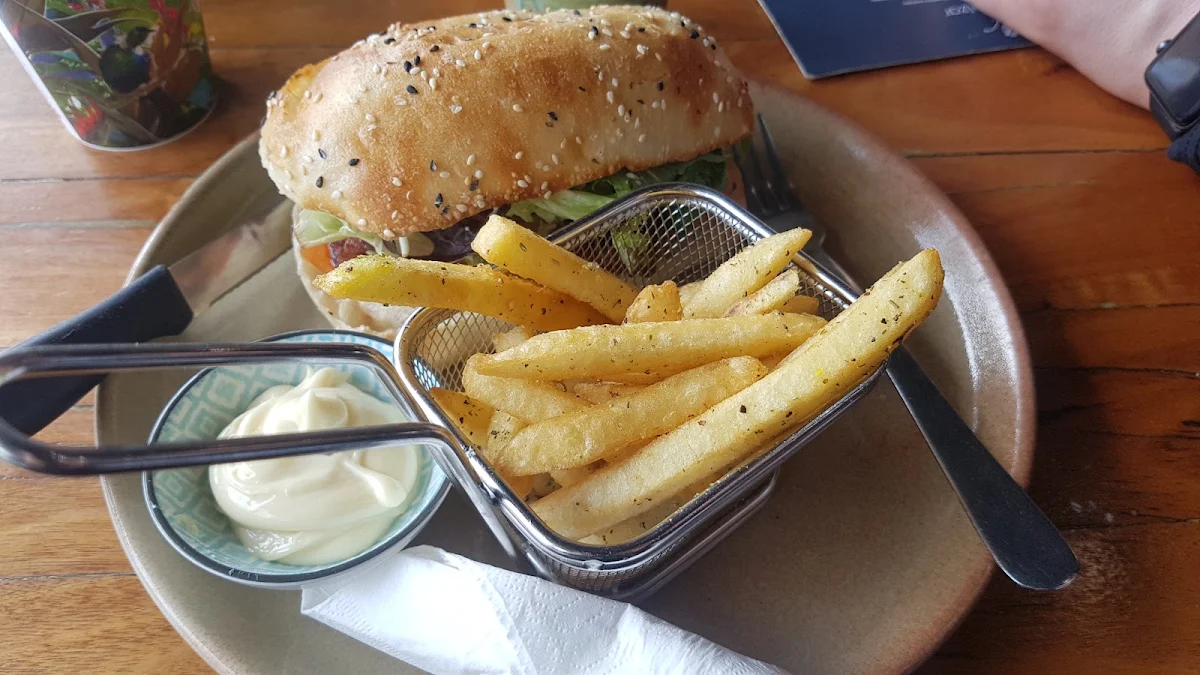 blt, Cafe Melzar