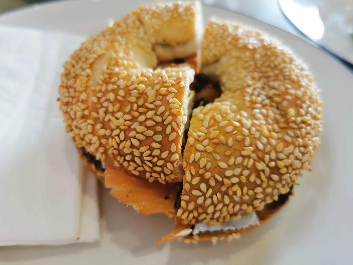 Highlights, Huff Bagelry Mentone