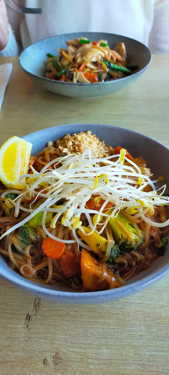 Tofu Pad Thai with Vegetables