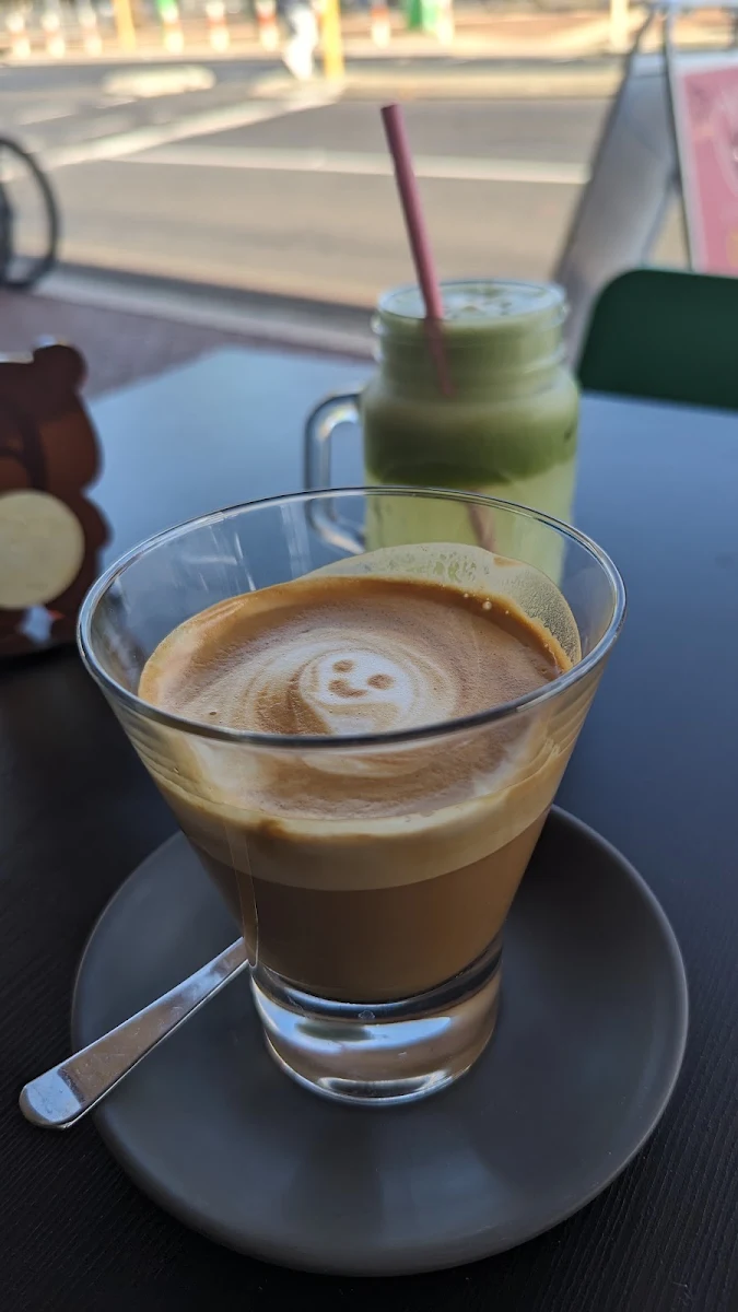 Long Mac, YY Cafe and restaurant