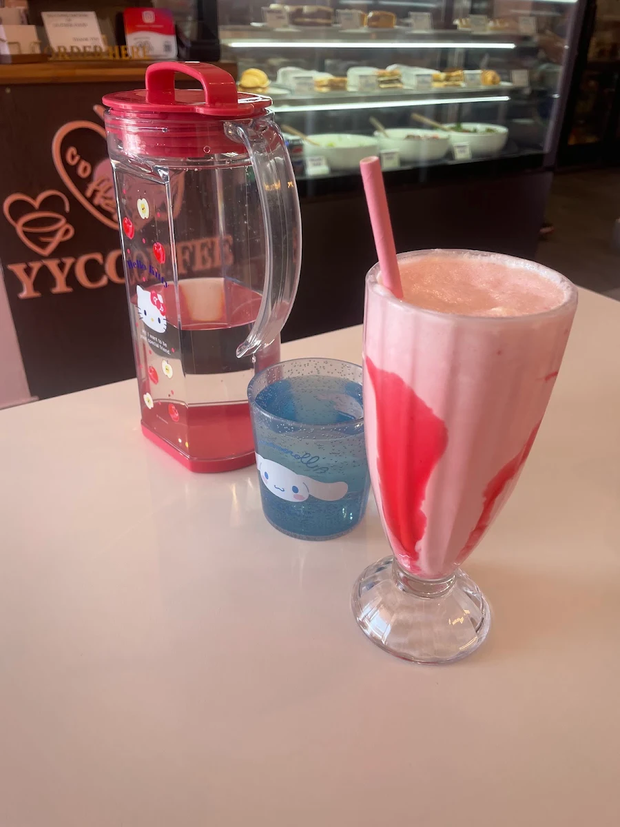 Strawberry Milkshake, YY Cafe and restaurant