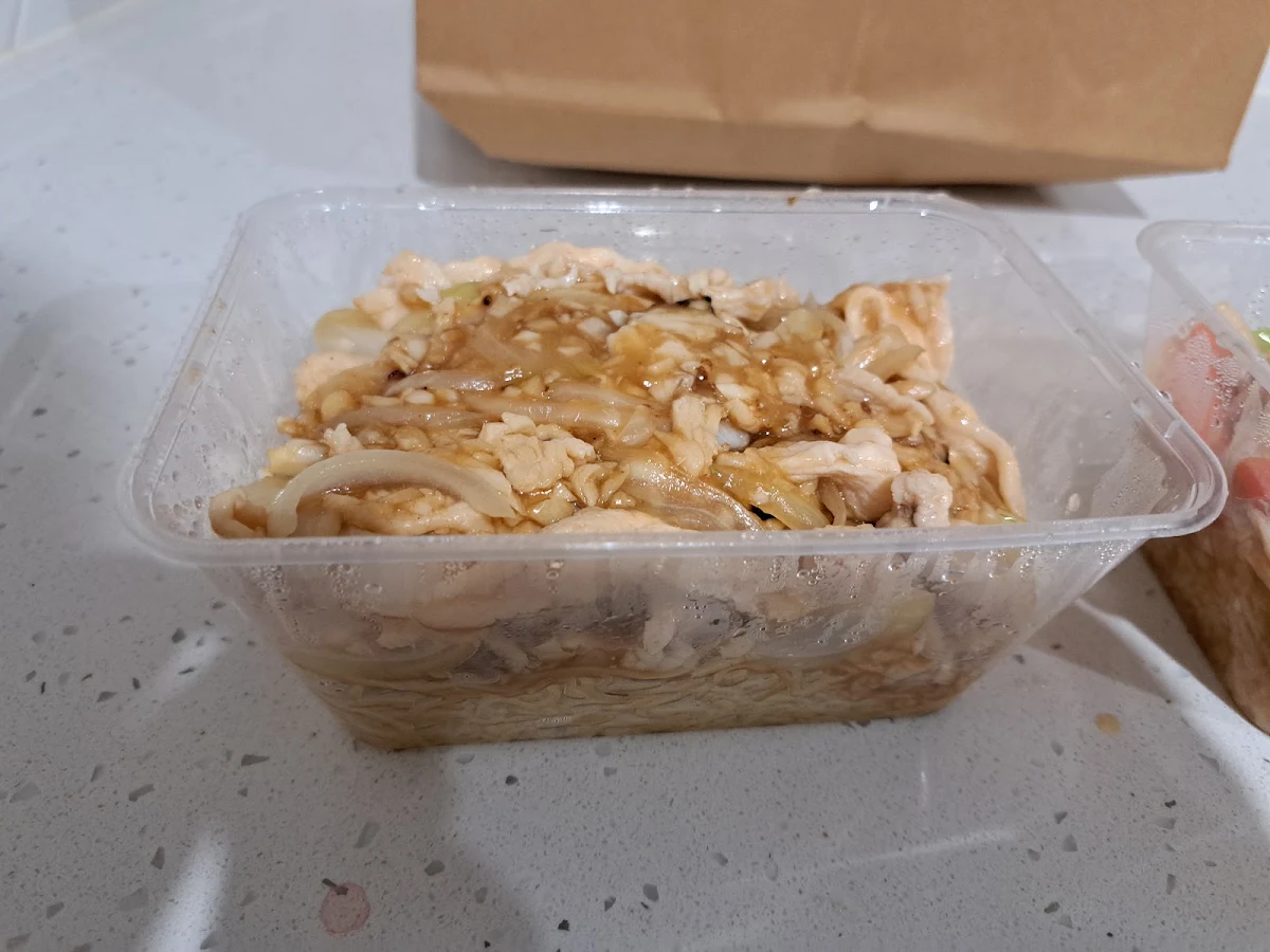 Chicken in Garlic Sauce with Noodles