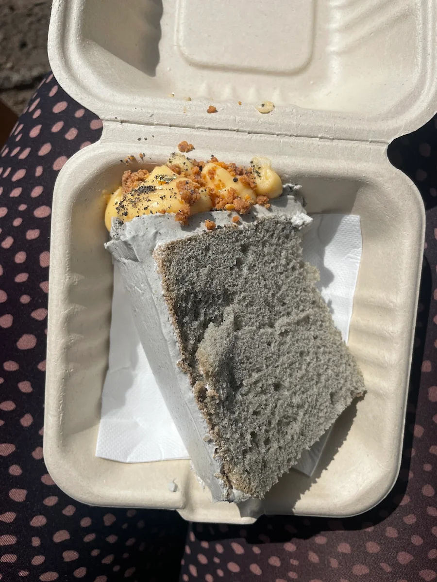 Sesame Cake, Kudo