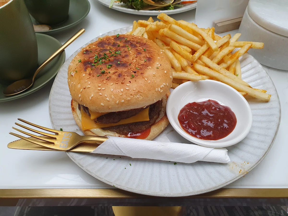 Double Cheeseburger, EATS - CARINDALE