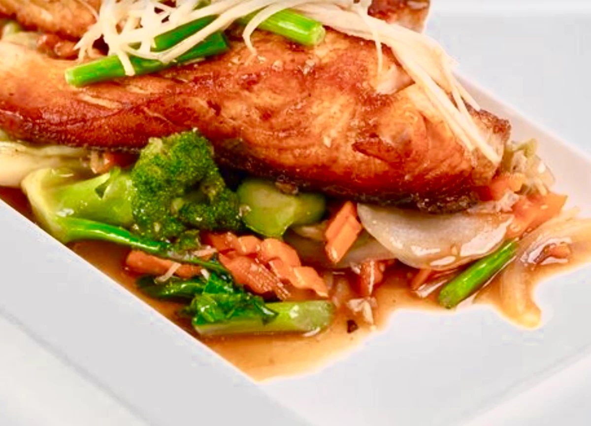 Grilled Salmon with Ginger & Vegetables