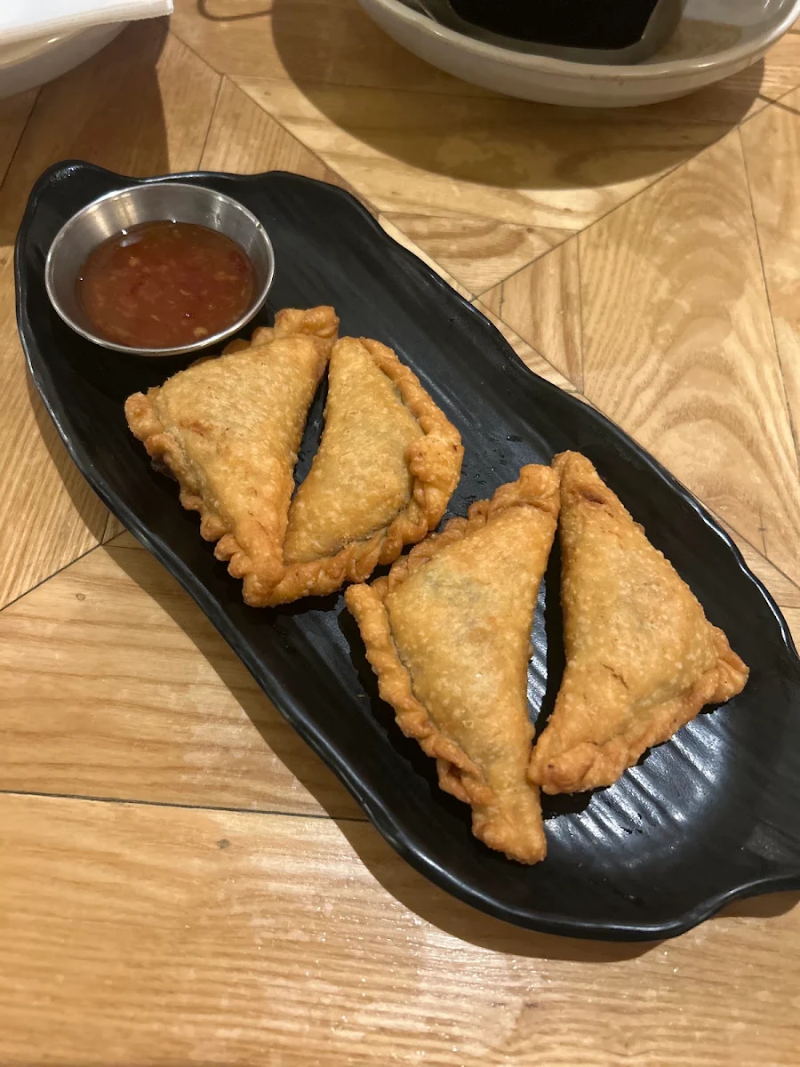 Curry Puff, Kinn Thai Fountain Gate