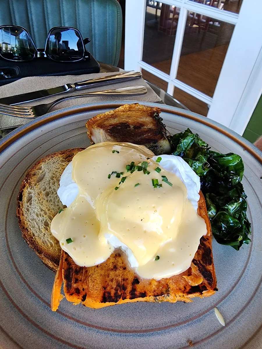 Eggs Benedict, LOLAS Darby St