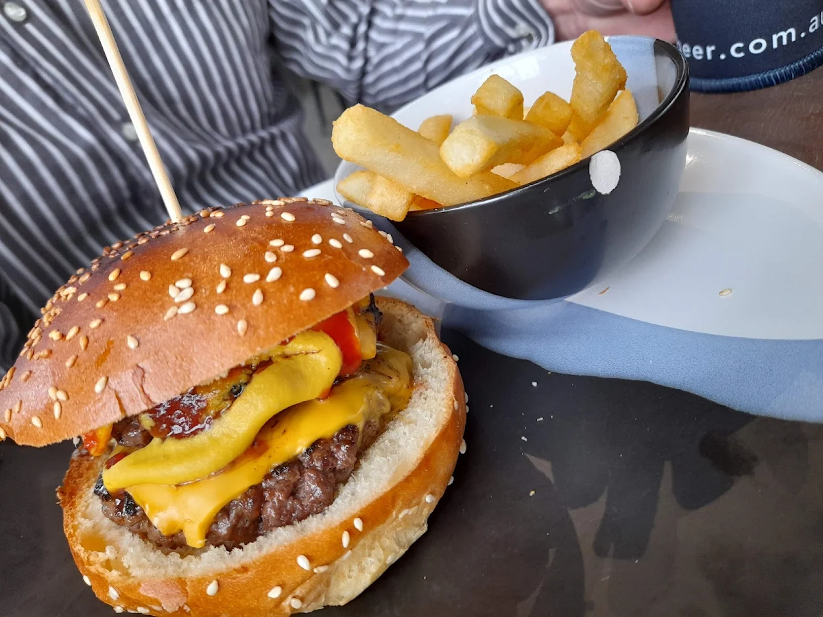 Double Cheeseburger, Swell Brewing Co. Taphouse & Brewery