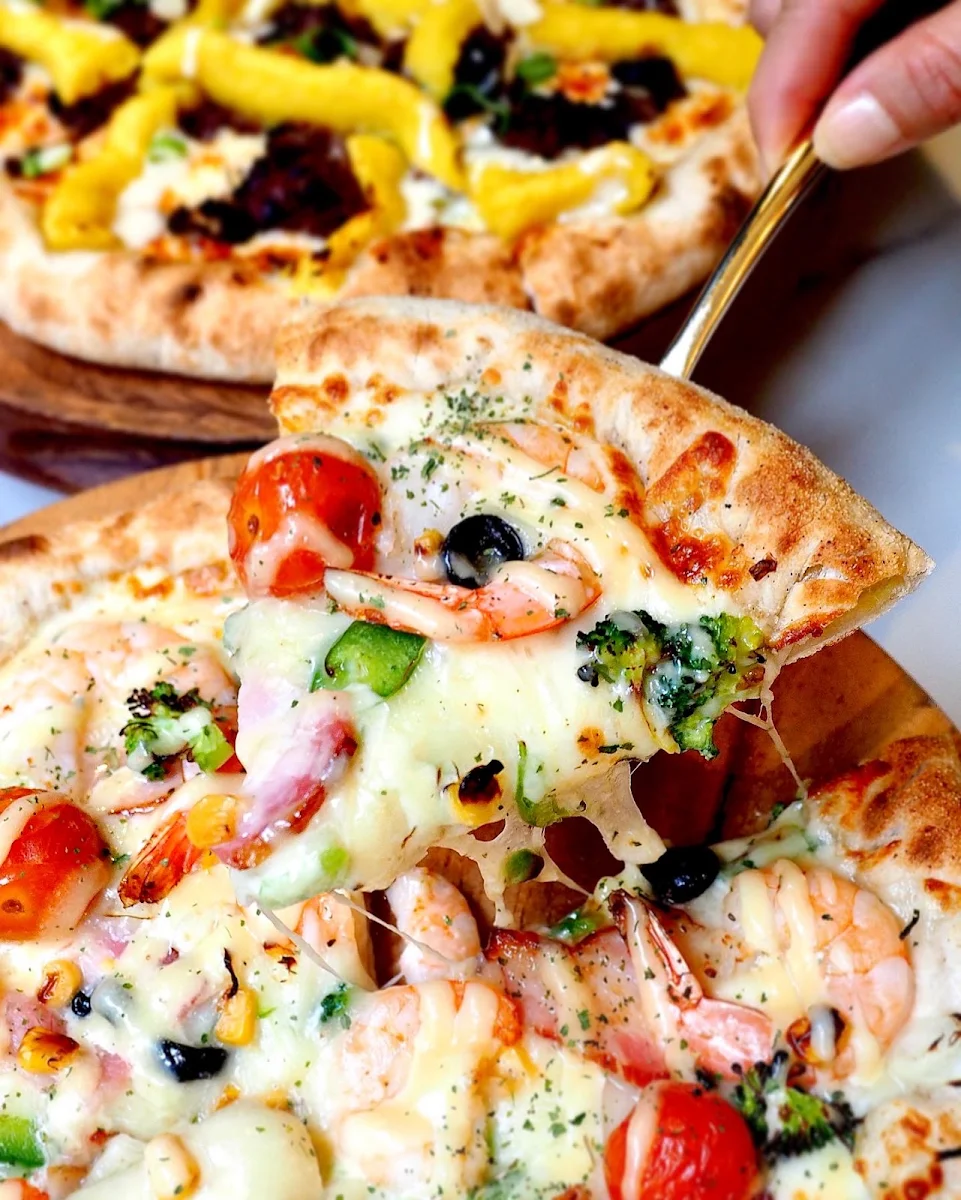 Holy-Garlic Prawn Pizza