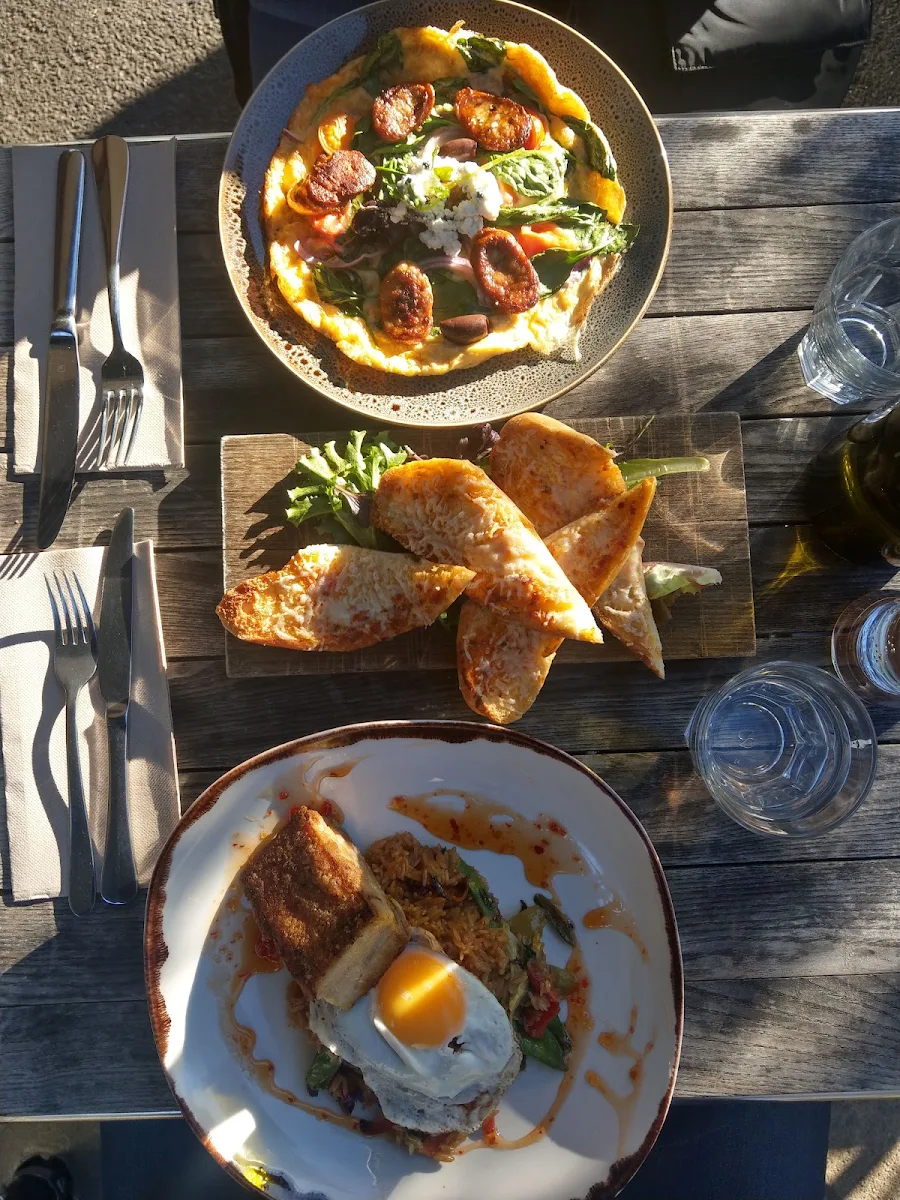 Highlights, Billy Goat Hill Brasserie