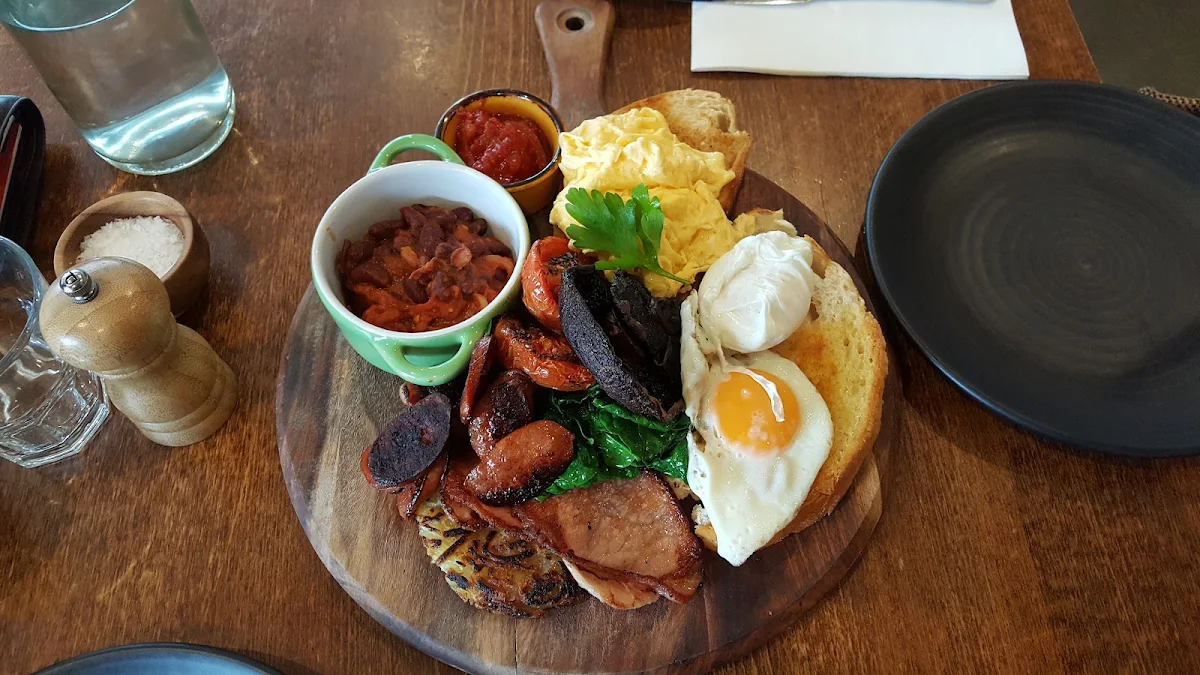 Highlights, Billy Goat Hill Brasserie