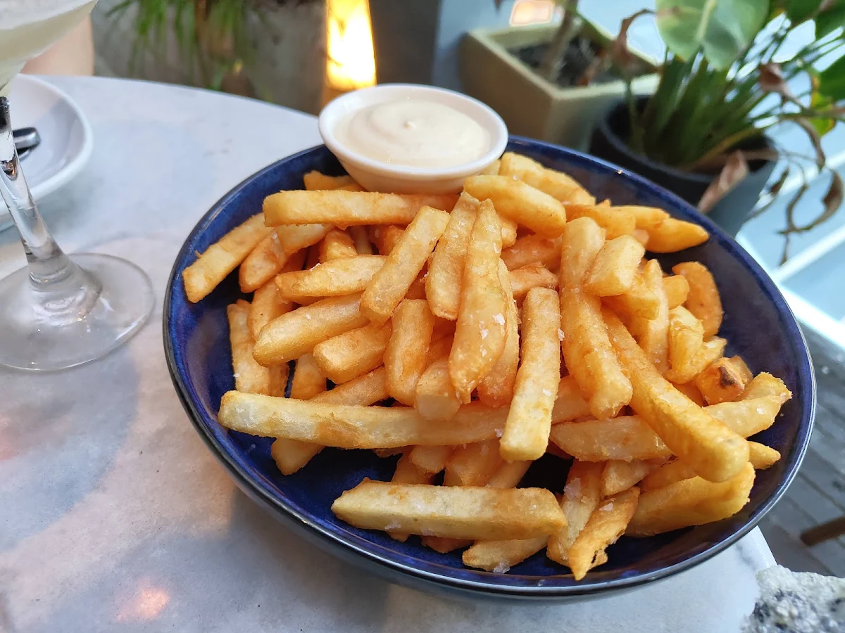House Chips, The Treehouse Hotel