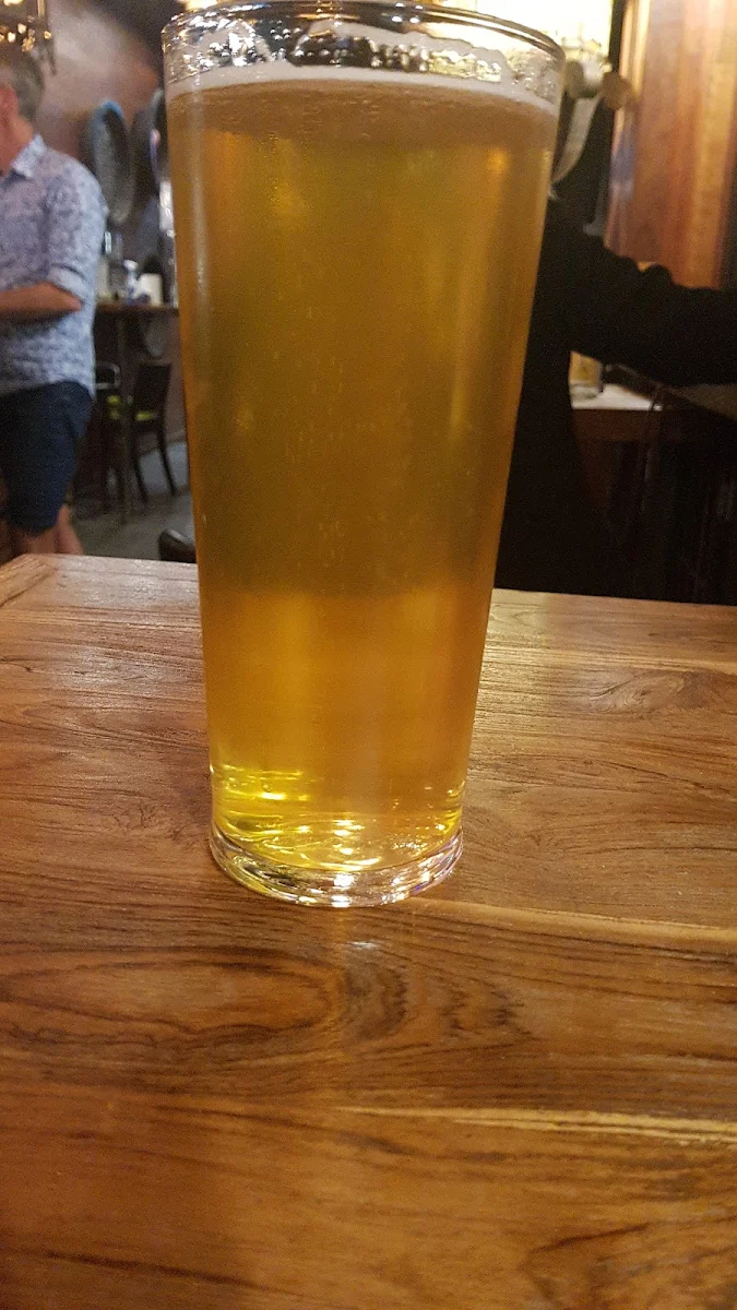 Colonial Draft Beer, Garf’s Bar