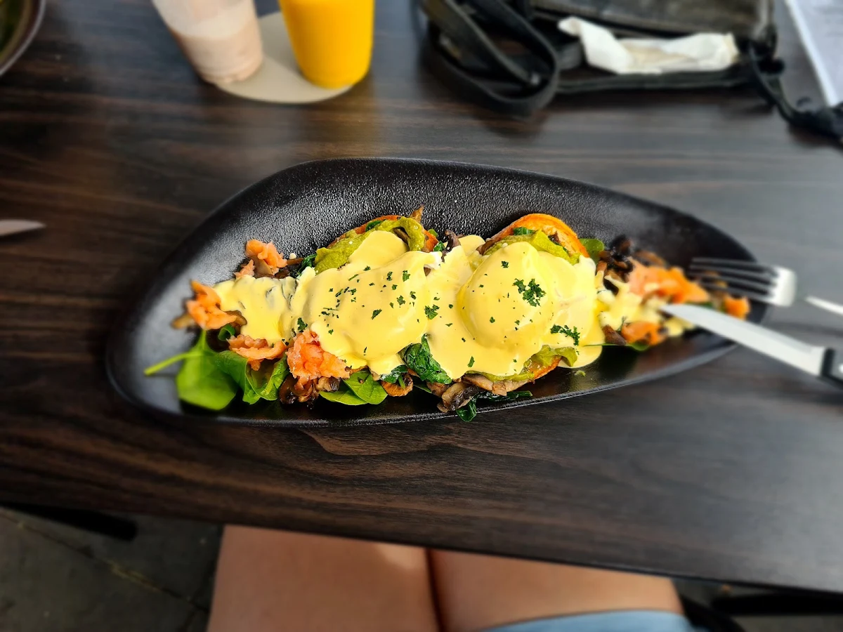 Eggs Benedict, Cafe Johalia