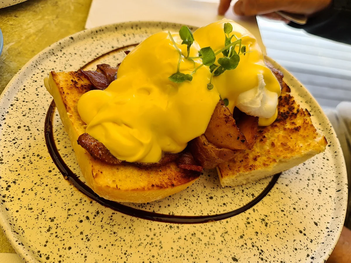 Egg Benedict, Goji Granola Bar & Cafe