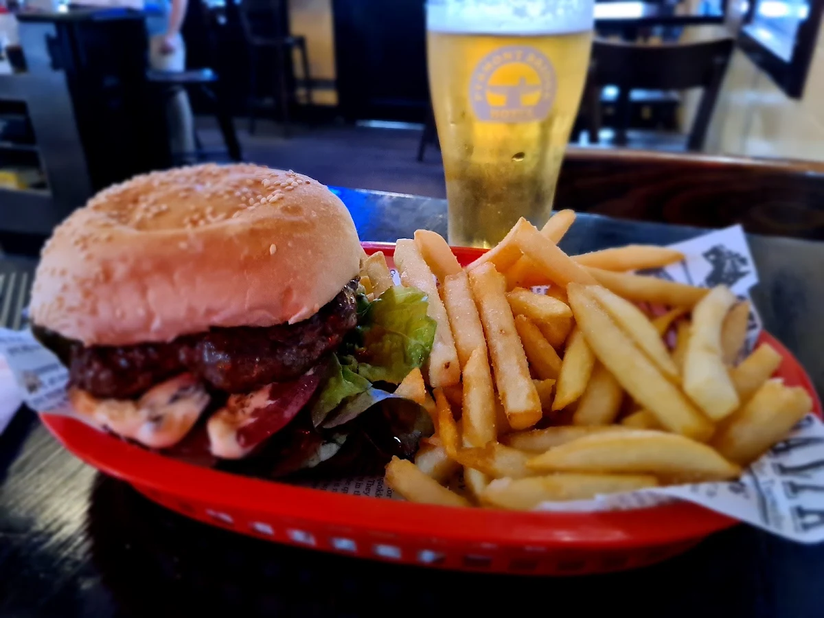 Beef Burger, Pyrmont Bridge Hotel