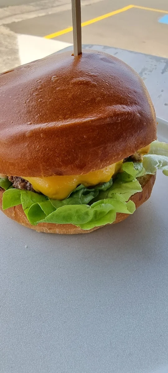 Cheeseburger, Three Flamingos Espresso