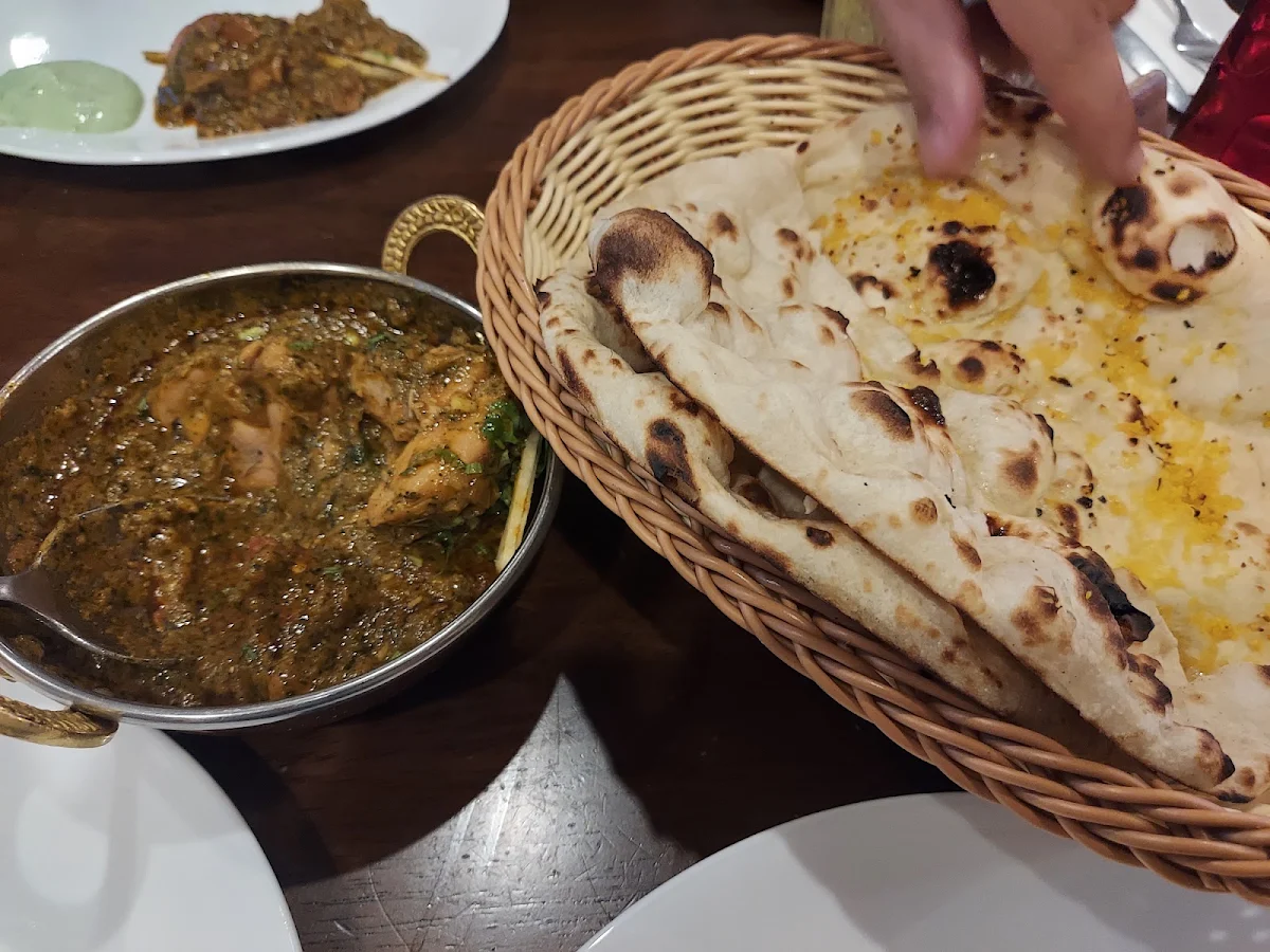 Sarso Ka Saag, Kumars Taj
