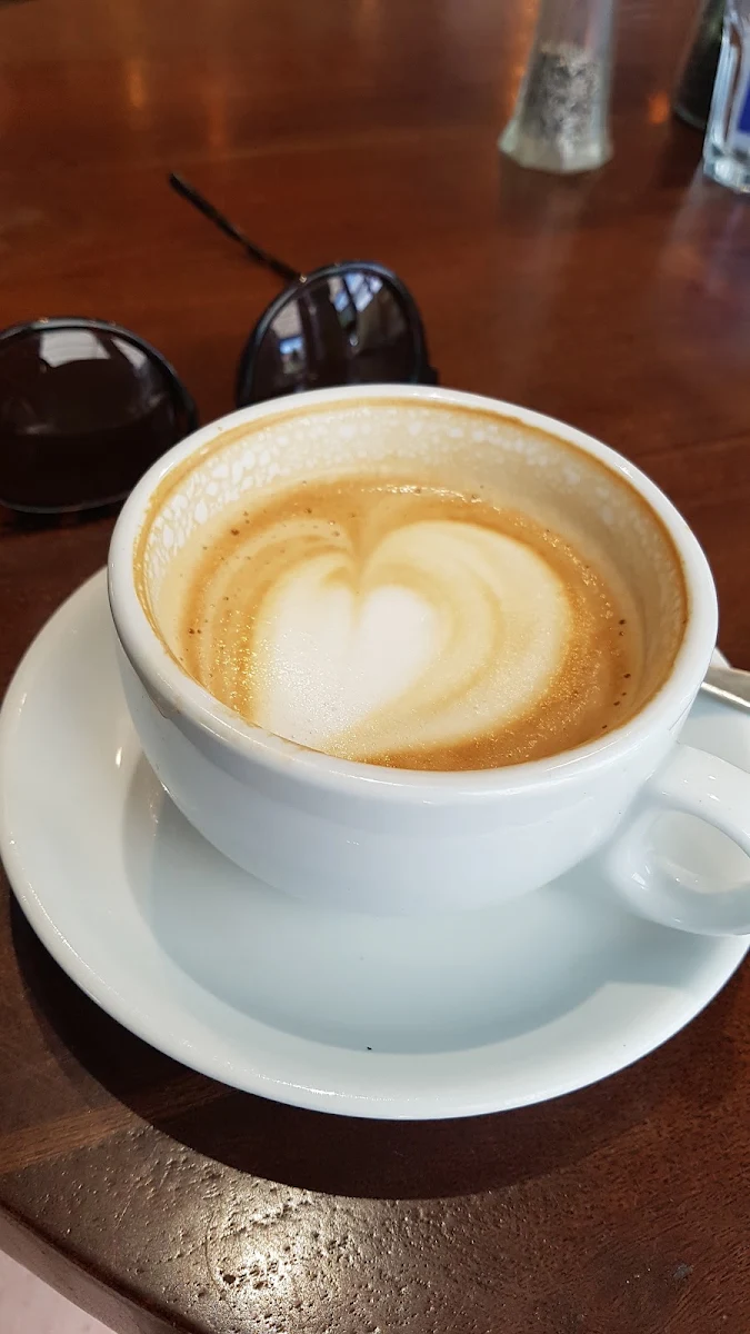 Flat White, Santi's