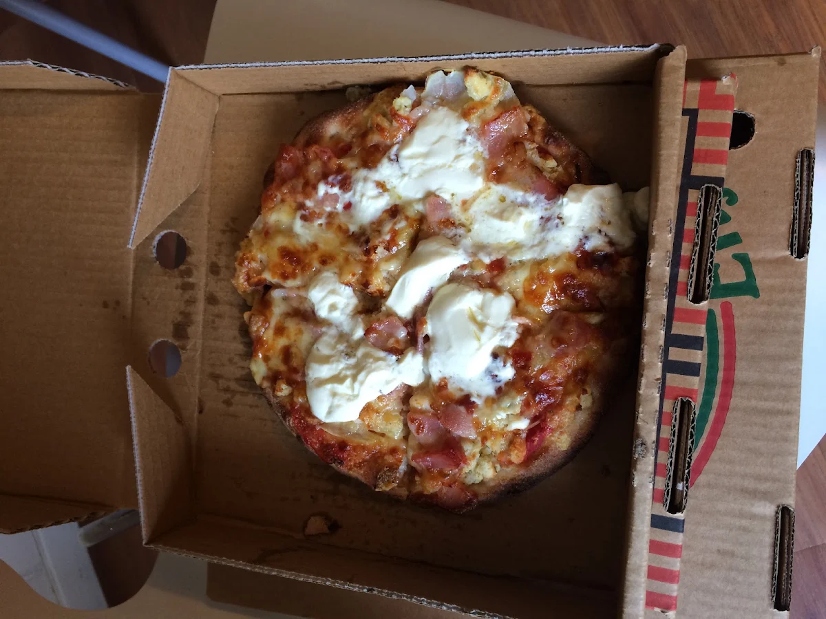 Highlights, Ric's Pizza Bar