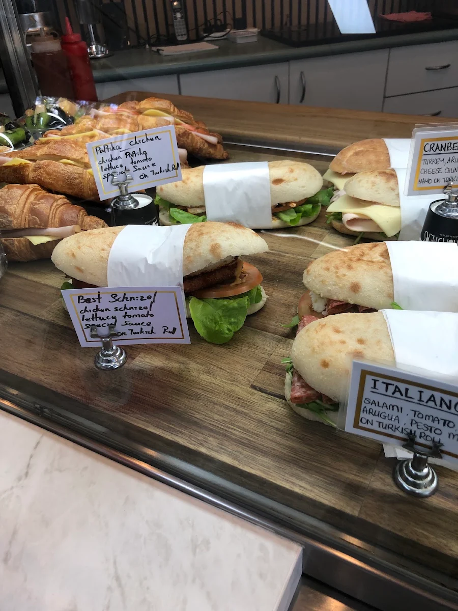 Highlights, Kwik-Stop Lunch Shop & Cafe