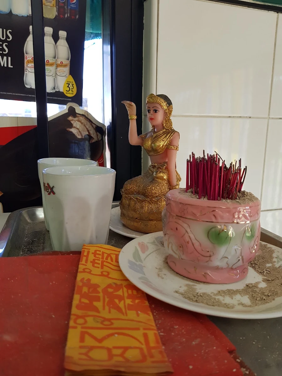 Highlights, Kwik-Stop Lunch Shop & Cafe