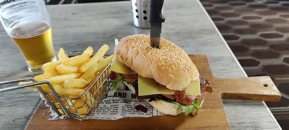 Steak Sandwich with Chips