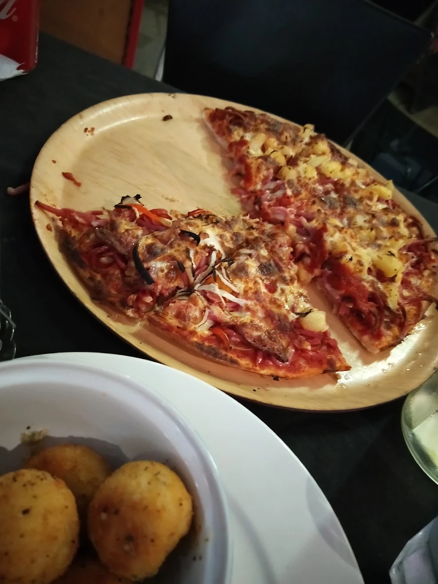Highlights, CJ's Pizza Cafe