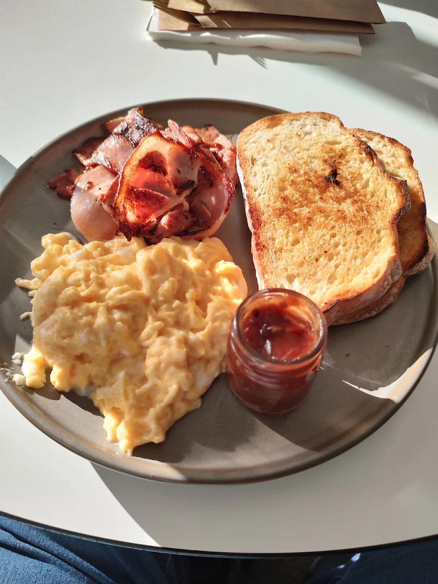 Eggs, Fixx Cafe and Lounge