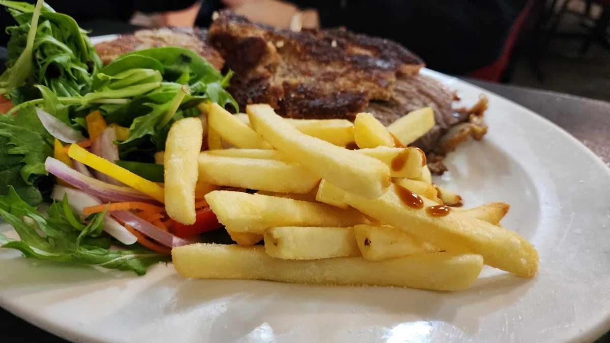 Beef Schnitzel, Commercial Hotel Heathcote