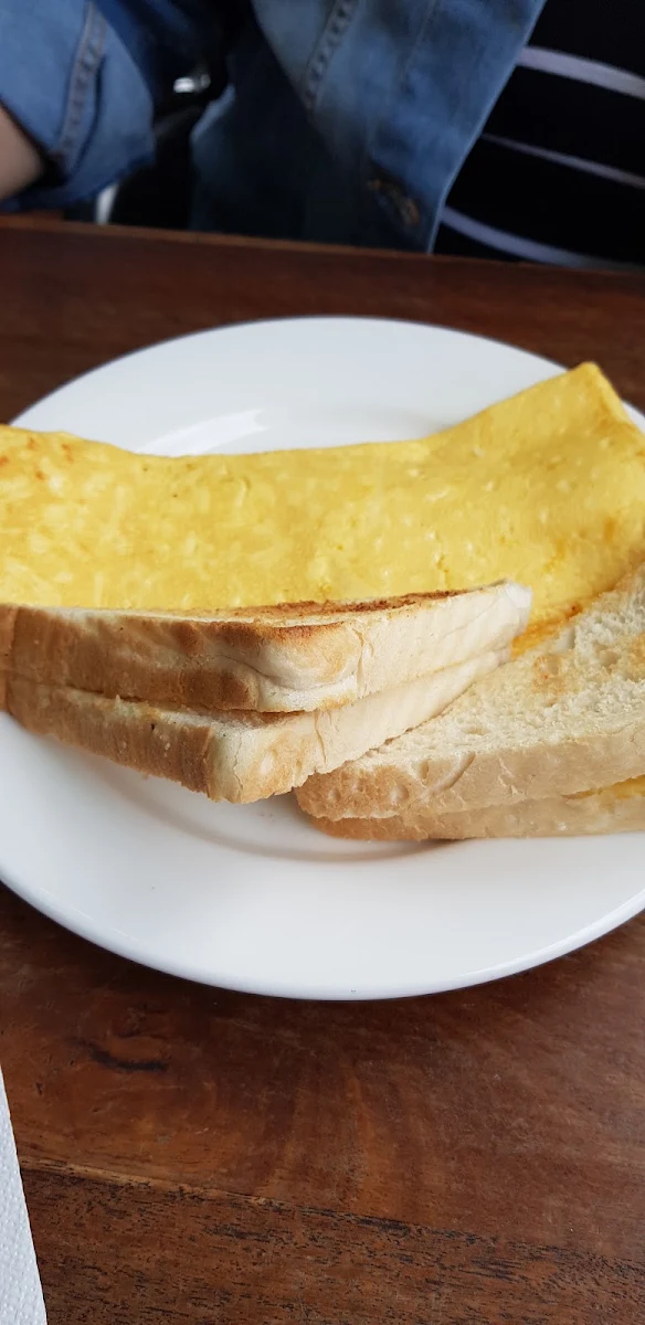Plain Omelette & Toasted Bread