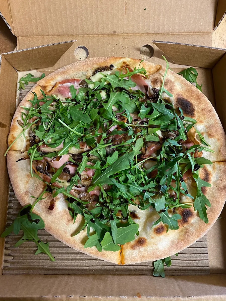 Highlights, 458 Pizzeria