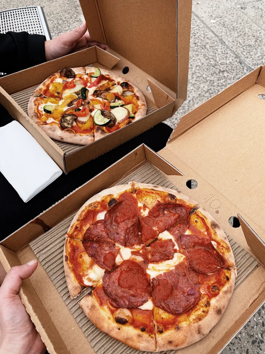Highlights, 458 Pizzeria