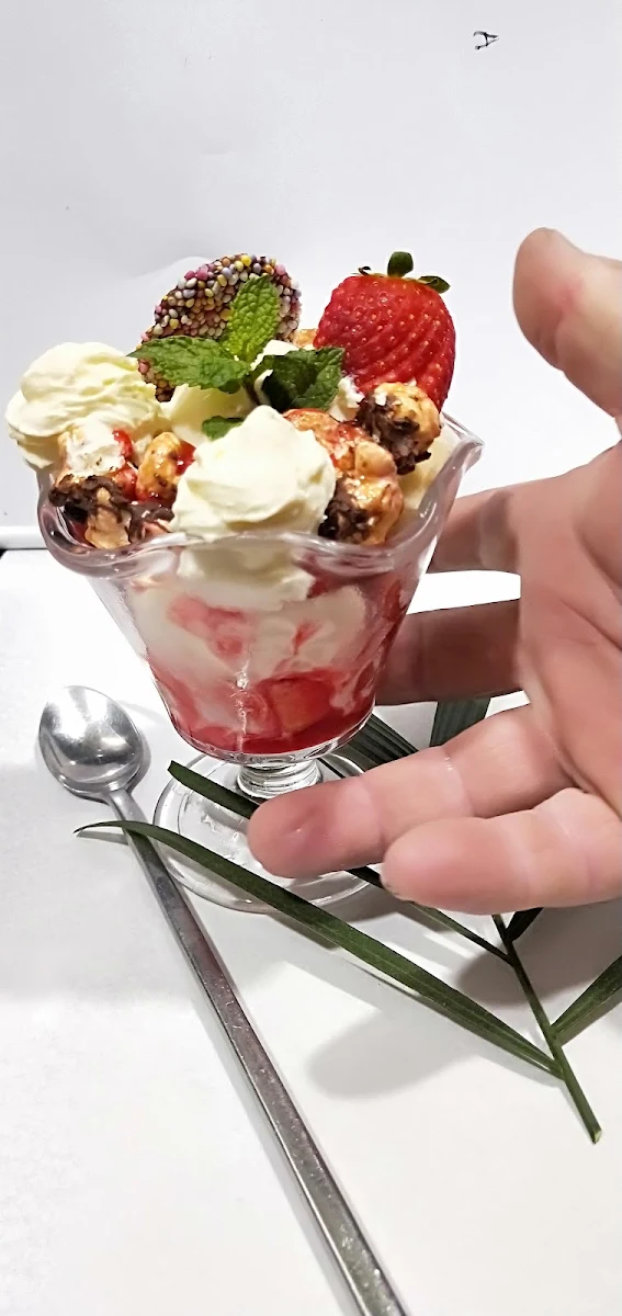 Ice Cream Sundae, Quench Cafe Juice Bar