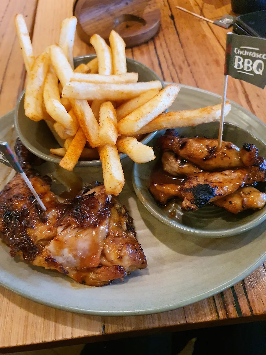 BBQ Chicken with Chicken Ribs and Chips