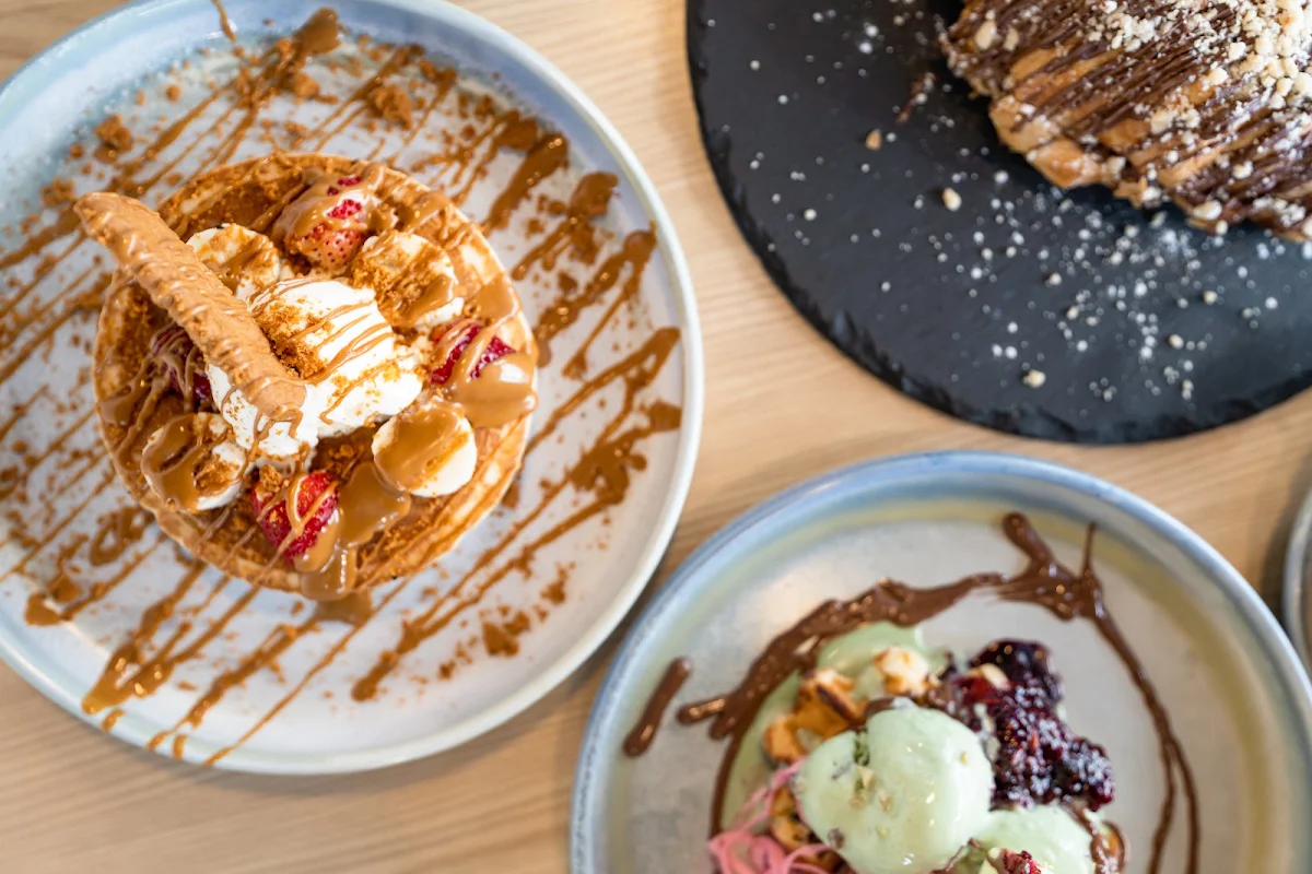 Highlights, Durk's Cafe + Eatery Charlestown