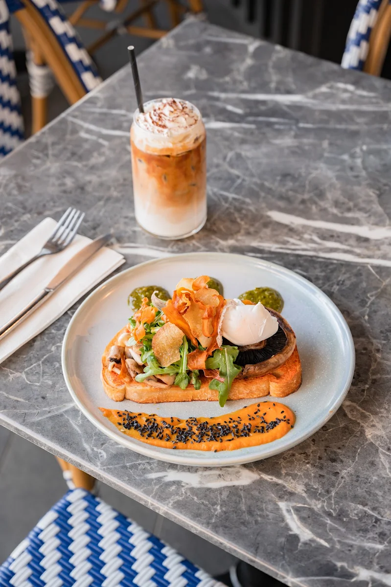 Highlights, Durk's Cafe + Eatery Charlestown