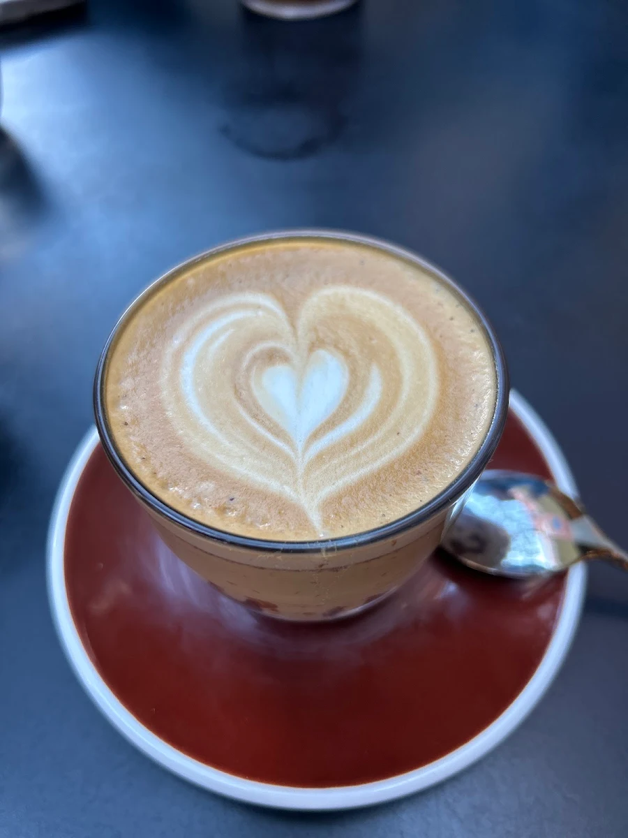 Flat White, bills