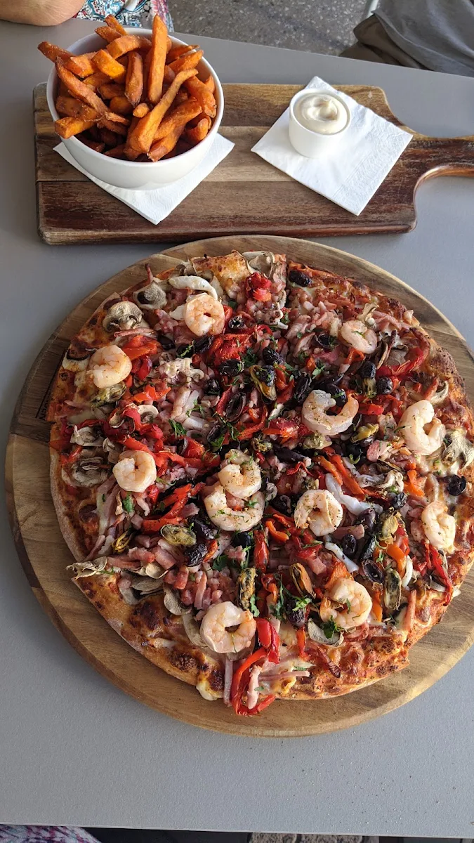 Amici Special, Amici Restaurant & Pizzeria