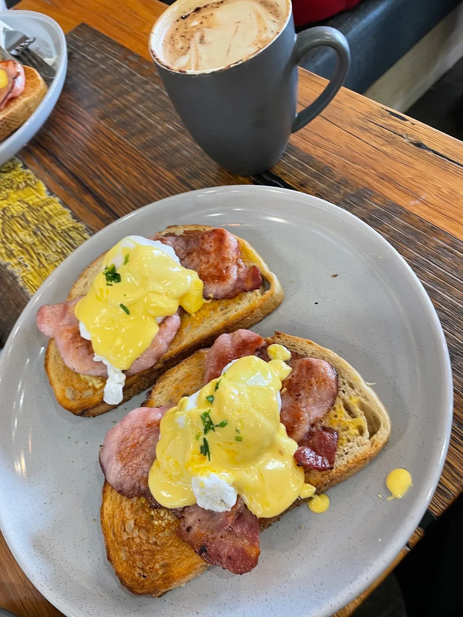 Eggs Benedict