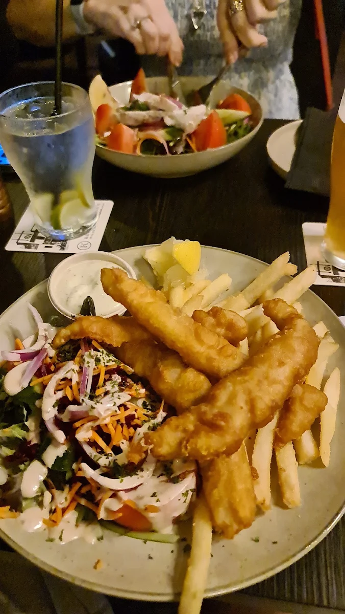 Flat Head and Chips, Bistro, Katoomba Family Hotel