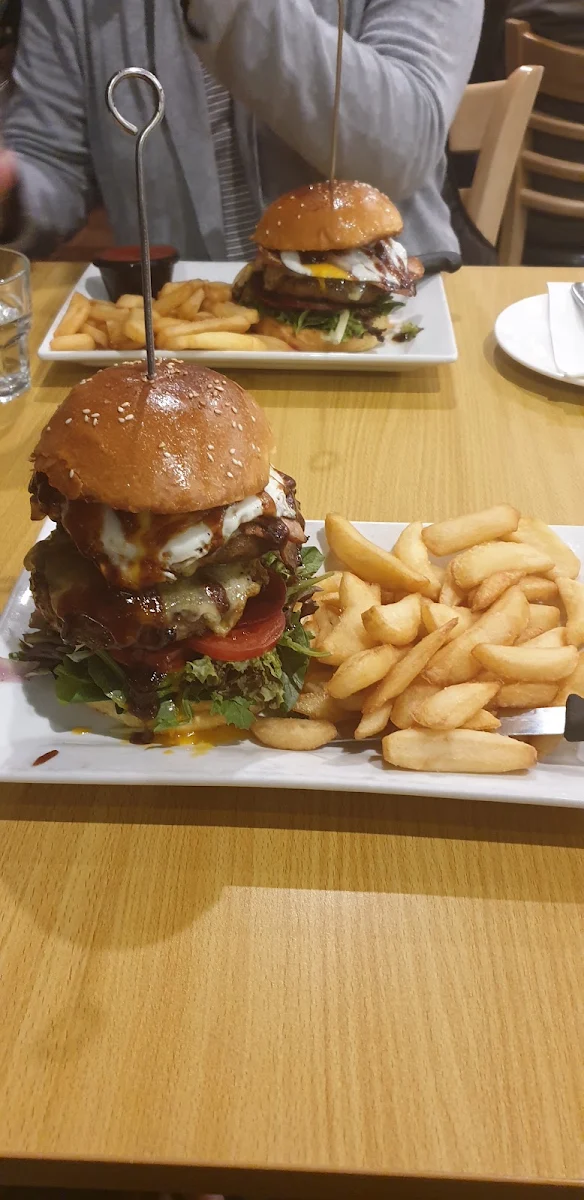 Mega Burger