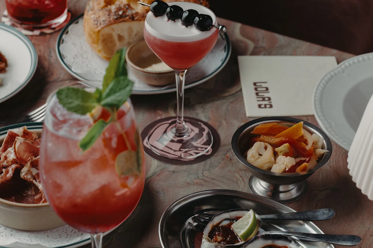 Highlights, Lola's Wine Bar